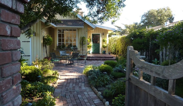 Cozy Cottage near the Sea and Carmel Beach