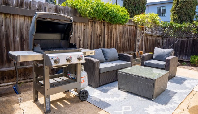 Cozy Cottage with Private Backyard - 1 mi away from Downtown/Gaslamp/Balboa Park