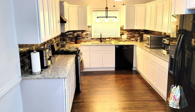 Cozy Country Retreat in Beautiful Greensboro/w Pool & Sunroom