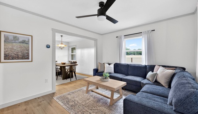 Cozy Crane Cottage, WestGate~3 Bedroom 2 Bathroom~