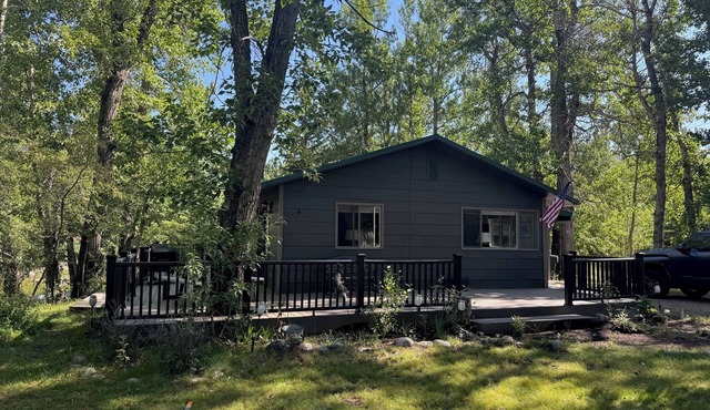 Cozy Getaway in Town! Enjoy Rock Creek Flowing Just Steps from Wrap Round Deck