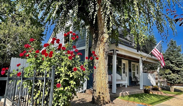 Cozy Historic Farmhouse-2 Bedroom Downstairs Unit - Walk Downtown & Whiskey Row