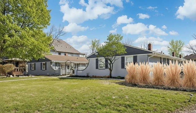 Cozy Indy Getaway | Parking WiFi Near Downtown