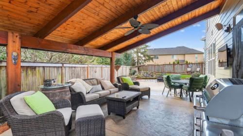 Cozy Keizer Escape -Firepit, BBQ & Near Portland home