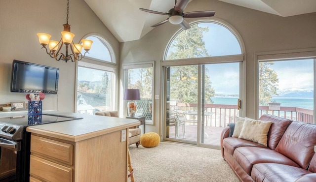 Cozy Lakefront Apartment w/Private Beach