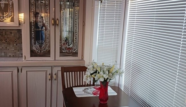 Cozy parkmodel in charming Arizona City, Az- 55+ older community many amenities