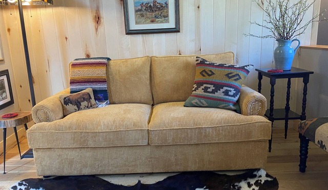 Cozy Ranch Setting Apartment Only 20 Minutes to Glacier National Park