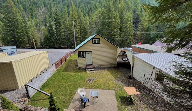 Cozy retreat with canyon views, sound of the river, and the smell of the pines.