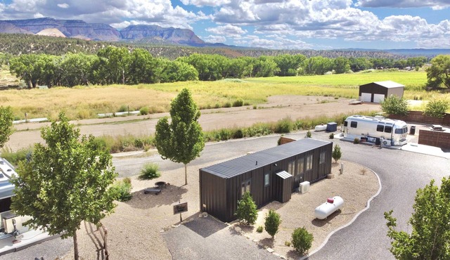 Cozy Single Container Retreat | 25 min to Zion NP