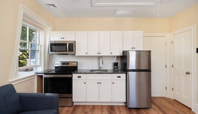 Cozy Studio Apartment Near Brown and RISD + Free Off-Street Parking