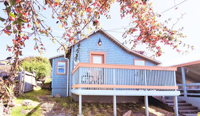 Cozy Studio Cottage with Harbor View/Spacious Full Kitchen & Pet Friendly