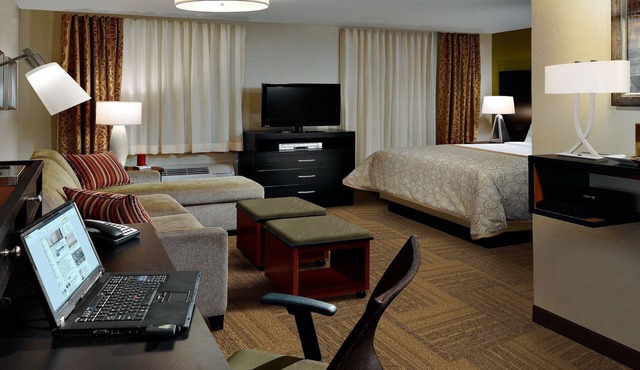 Cozy Studio Suite Near Seagate Convention Center | Shared Indoor Pool + Free Breakfast!
