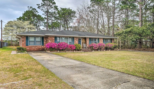 Cozy Wilmington Vacation Rental: 10 Mi to Beach!