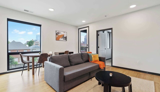 CozySuites Mass with lounge and roof deck #5