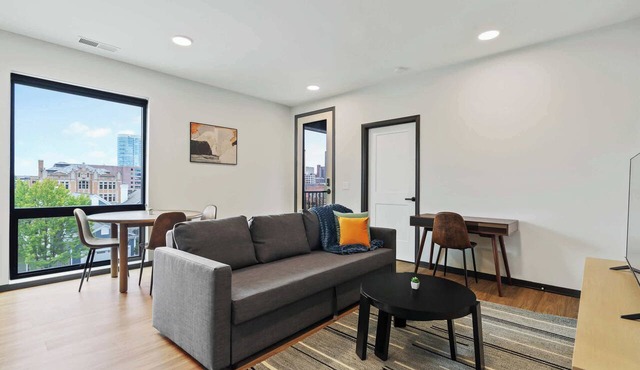 CozySuites Mass with lounge and roof deck #7