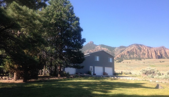 Creekworks Guesthouse- Great location on the way to Yellowstone!