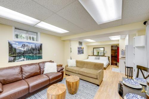 'Crystal Lake Retreat' Studio ~ 5 Mi to State Park