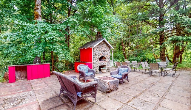 Custom-Built - Large Deck, Griddle, and Washer/Dryer