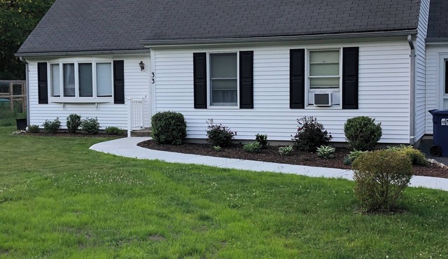 Cute Dog-Friendly 4B Escape Short Drive to Beaches