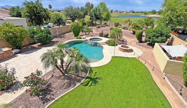 Daydream Oasis, Luxury resort w/stunning views, pool, games & more!