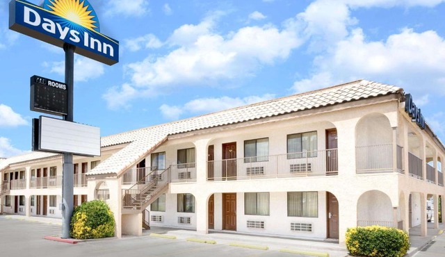 Days Inn by Wyndham Kingman East