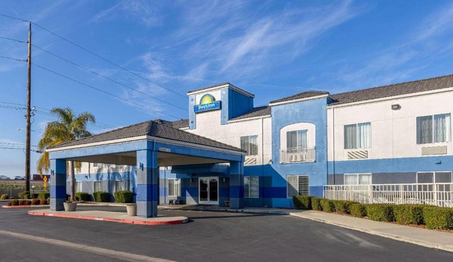 Days Inn by Wyndham Lathrop