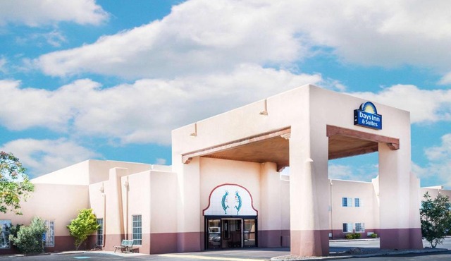 Days Inn & Suites by Wyndham Lordsburg