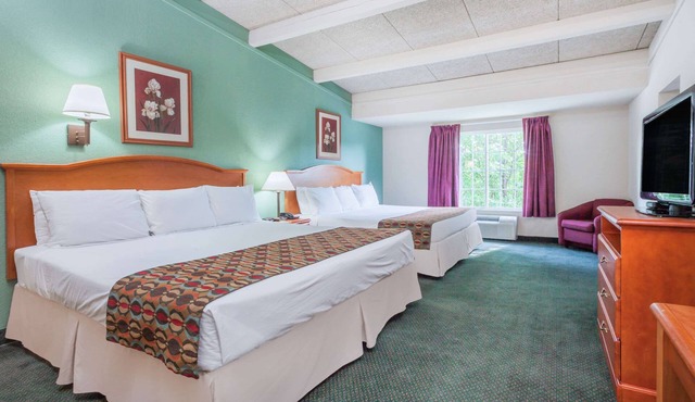 Days Inn & Suites by Wyndham Lexington