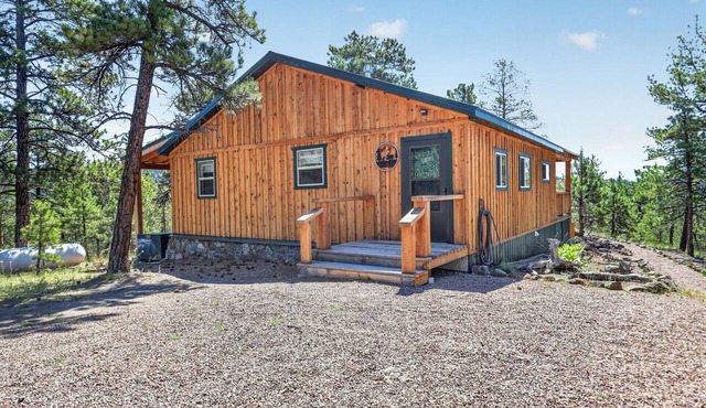 Dearborn Off-Grid Cozy and Private Cabin