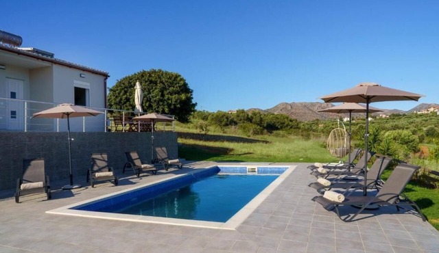 Deatached apartment with shared pool in Tersanas Chania 2 minutes from the beach