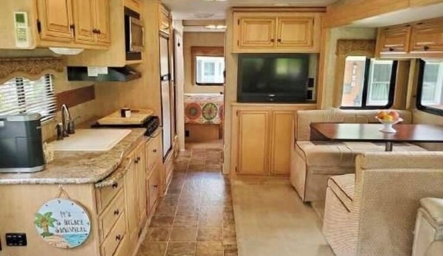 Delightful 1 Bedroom RV Near Ft. Eustis