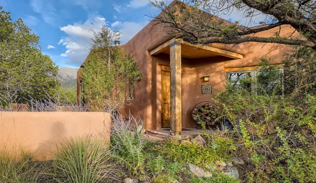 Delightful Adobe 2 Bedroom in Crestone with Spectacular Views