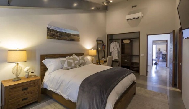 Deluxe King Room on Winery & Vineyard Property