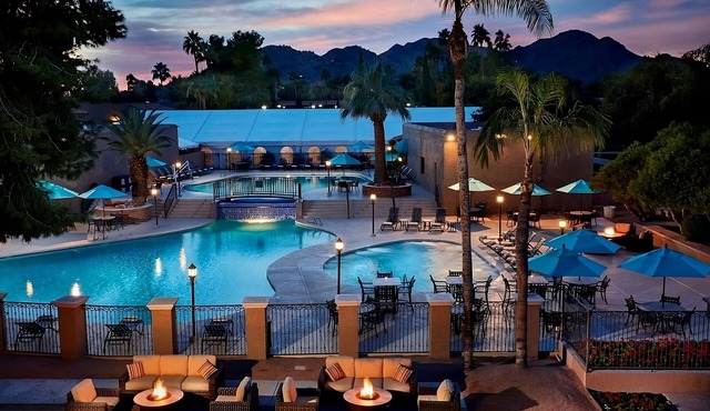 Desert Adventure! 2 Serene Units, Picturesque Views, Spa, Bar, On-Site Dining