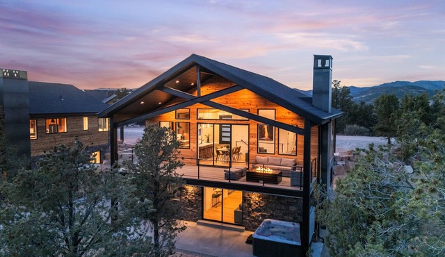 Desert Canyon Casita | Near Zion | Hot Tub | Views