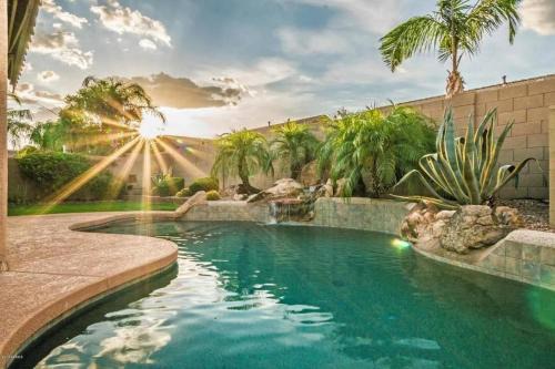 Desert Escape with Private Pool and Jet Tub, 3BR Home