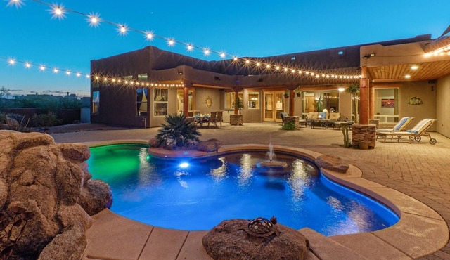 Desert Mountain Views~ Pool~ Patio Bar~ All King Beds~ Near Hiking & Golf