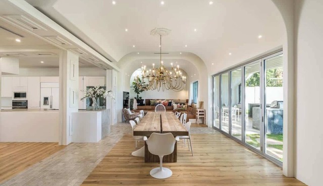Designer Mansion - Indoor Pickleball & Sleeps 20+
