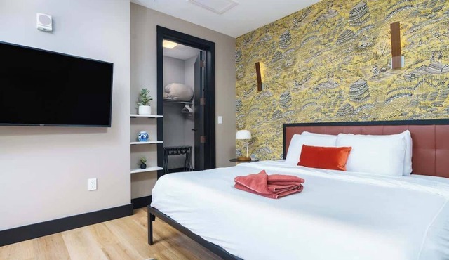 Designer Studio w/Balcony & Rooftop Patio on Tennyson Street