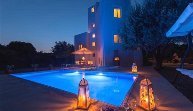 DiPasquale villa Near Anthony Quinn