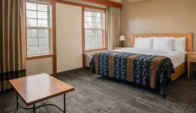 Discover Comfort at This Lodge w/Gorgeous Lobby & Friendly Staff, Heated Pool