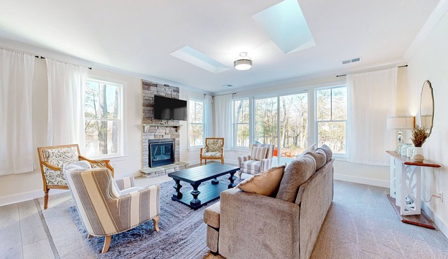 Dock, Game Room! Riverfront Retreat in Seaford