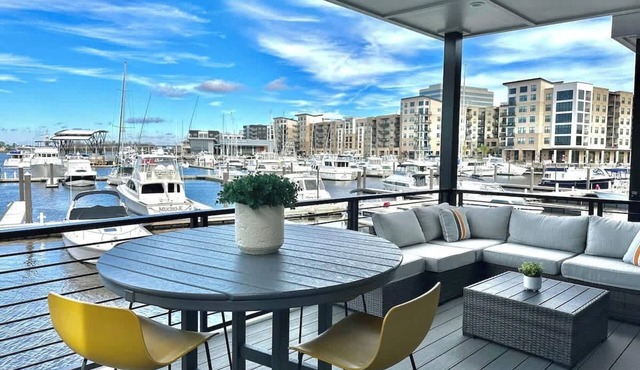 Dockside at The Cove Riverwalk Villas