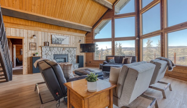 Dog-friendly, 2-level gorge view home with hot tub, lovely deck, central AC, W/D