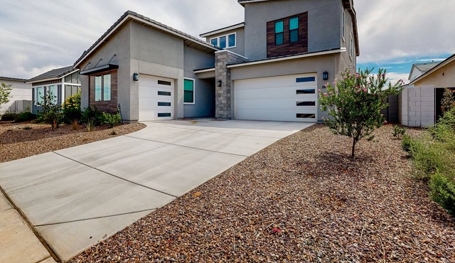 Dog-friendly 2-story home with enclosed backyard, patio, grill, streaming, & W/D