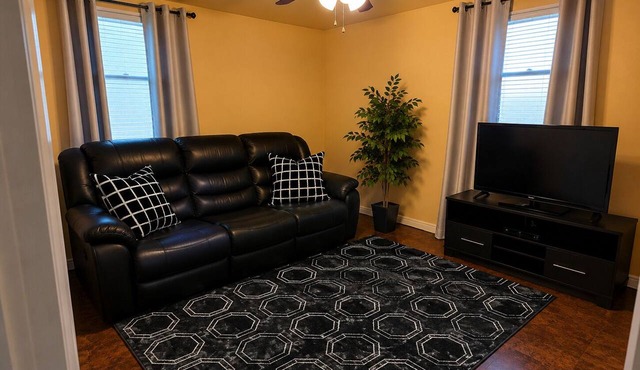 Dog-friendly house with huge yard in charming Alexandria