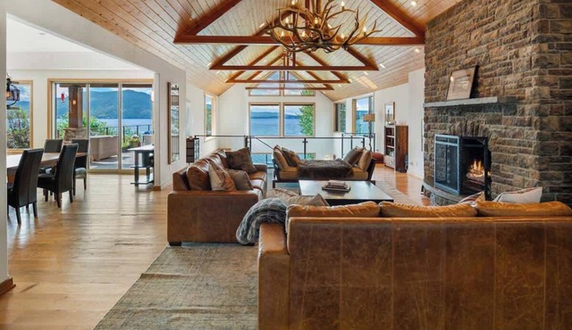Dog Friendly Waterfront Estate - Sleeps 19