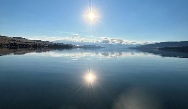 Dora’s Cabin at Grans – Flathead Lakefront, Firepit, Dock, Kayaks, Pet Friendly.
