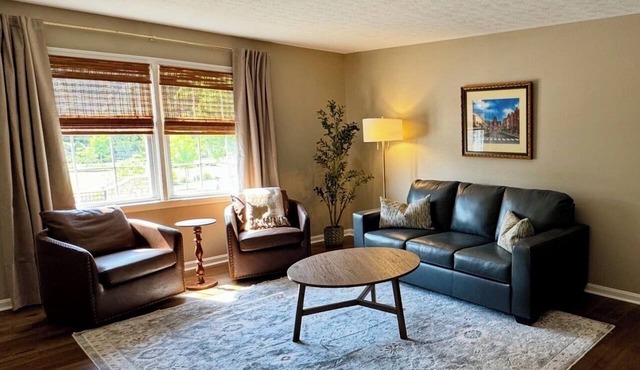 Downtown Bardstown- WALK TO EVERYTHING! 2 KING SUITES