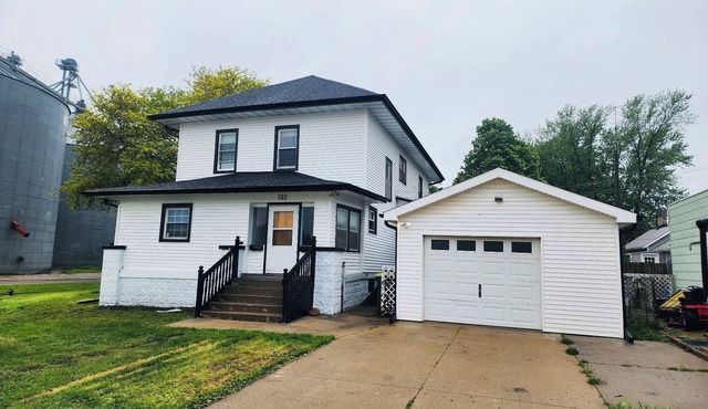 Downtown Creston Hideaway walk-in distance to uptown!